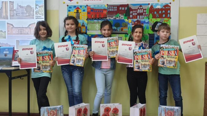 Dzieci nagrodzone podczas konkursu Sławno Moje Miasto