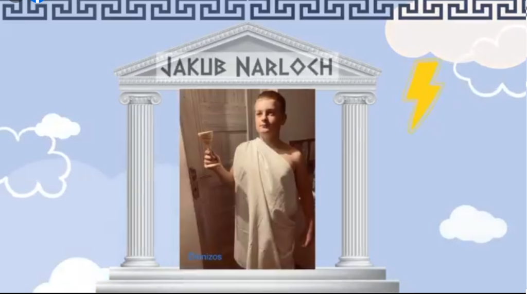 Uczniowie 5a przebrani za greckich bogów