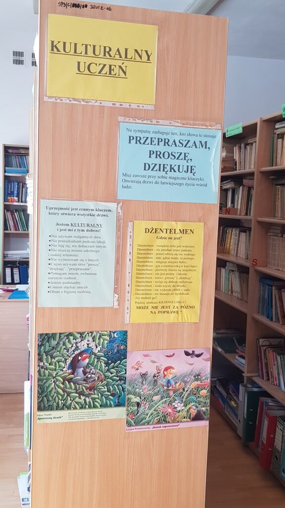 Dzieci podczas zajęć bibliotecznych