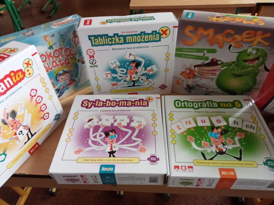 Książki, artykuły papiernicze i gry , które wygrały dzieci w akcji Mega Misja