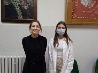 Uczennice na Wojewódzkim Konkursie Biologicznym